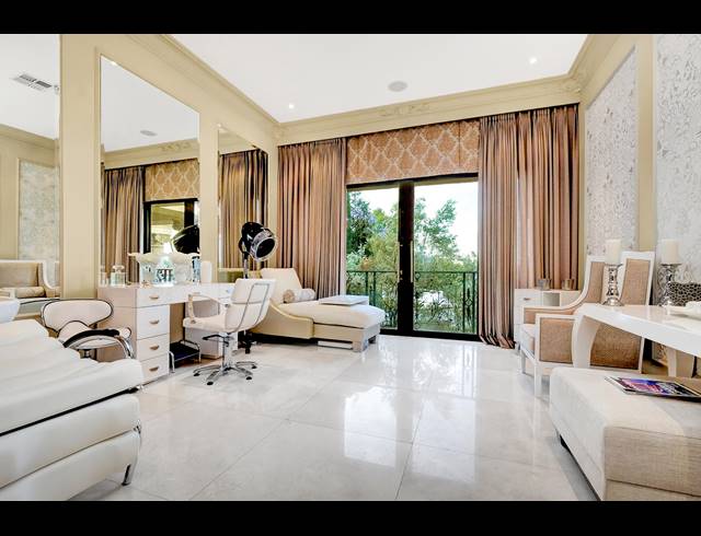 5 BEDROOM HOUSE FOR SALE IN SANDHURST